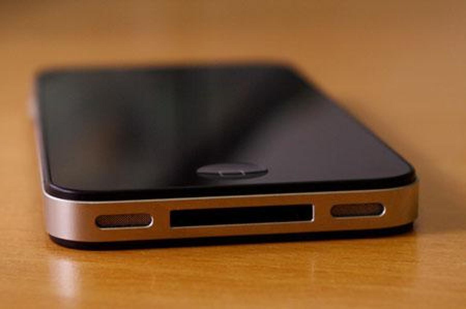 iPhone 4S 32GB $250USD