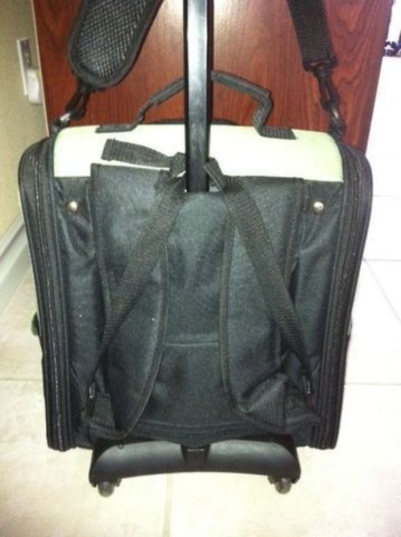 BRAND NEW Dog or Cat Wheeled Carrier/Backpack