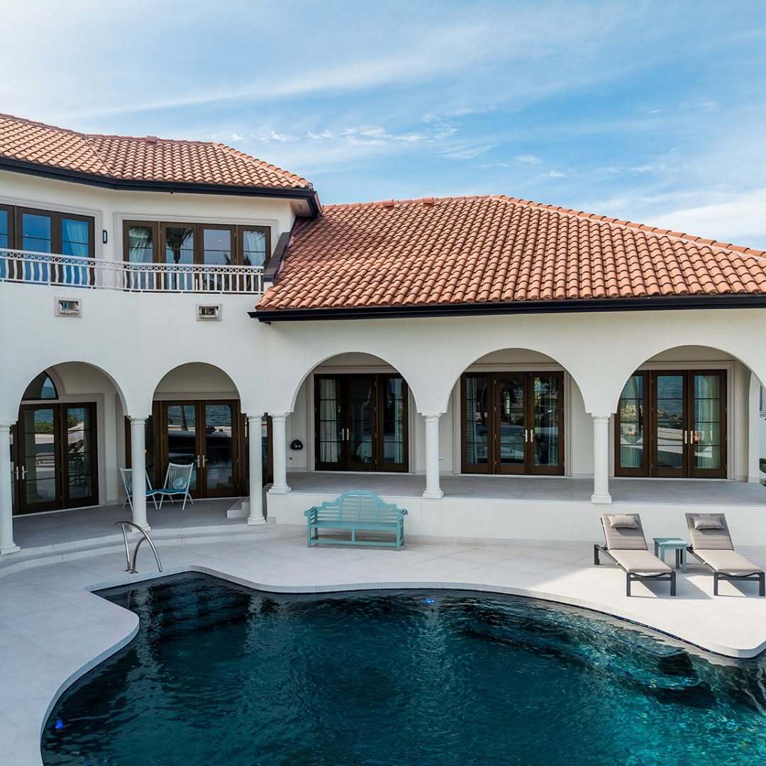 Oasis Pool & Spa